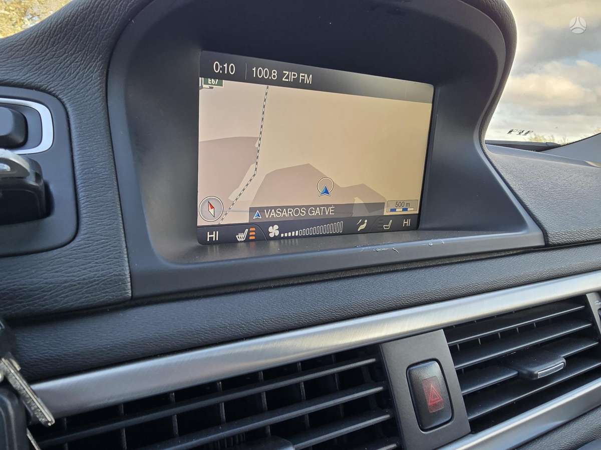 Volvo V70 2013 — photo 18