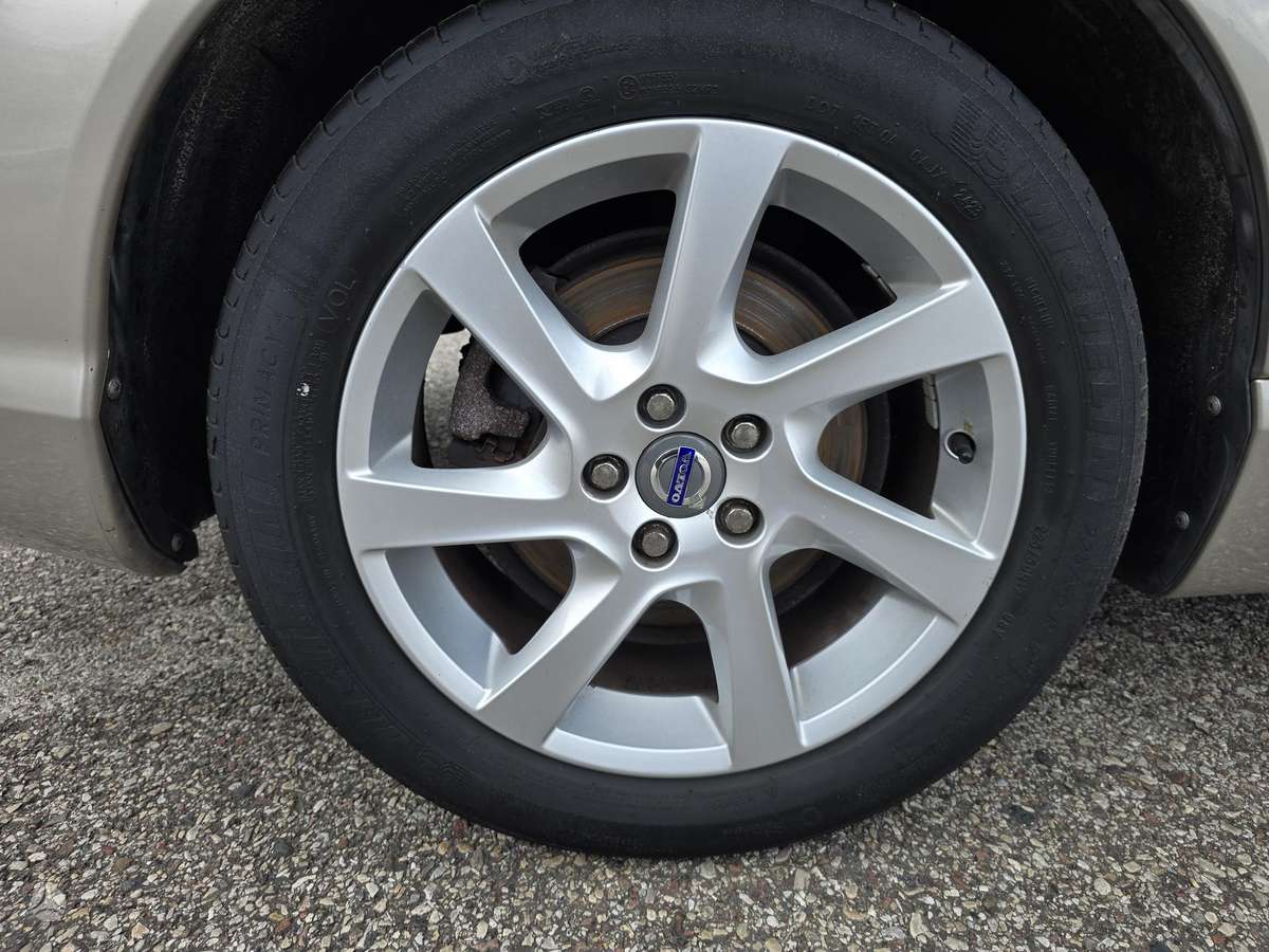 Volvo V70 2013 — photo 21