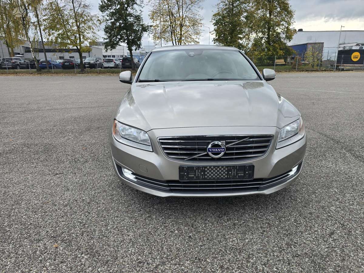 Volvo V70 2013 — interior