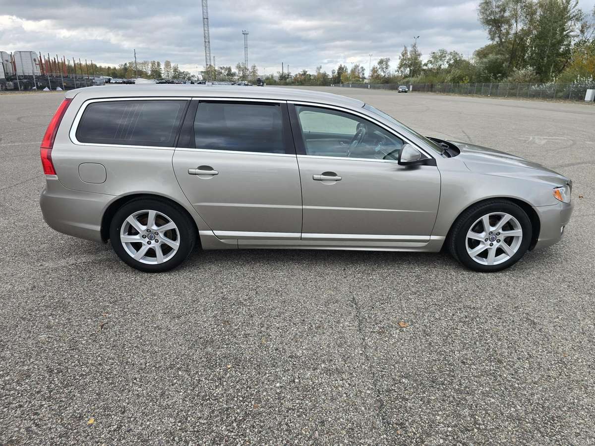 Volvo V70 2013 — engine 1560 cm³, 114 HP (84kW)