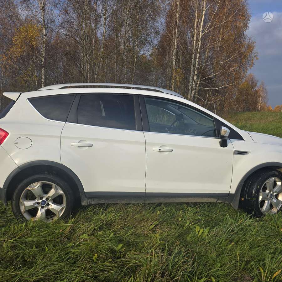 Ford Kuga 2012 — rear view