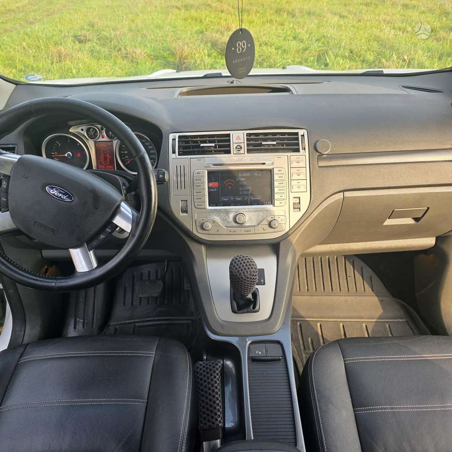 Ford Kuga 2012 — photo 8