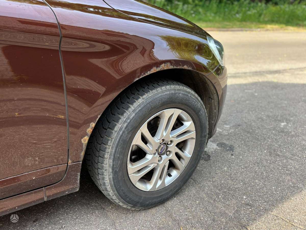 Volvo XC60 2013 — двигун 2400 cm³, 163 HP (120kW)
