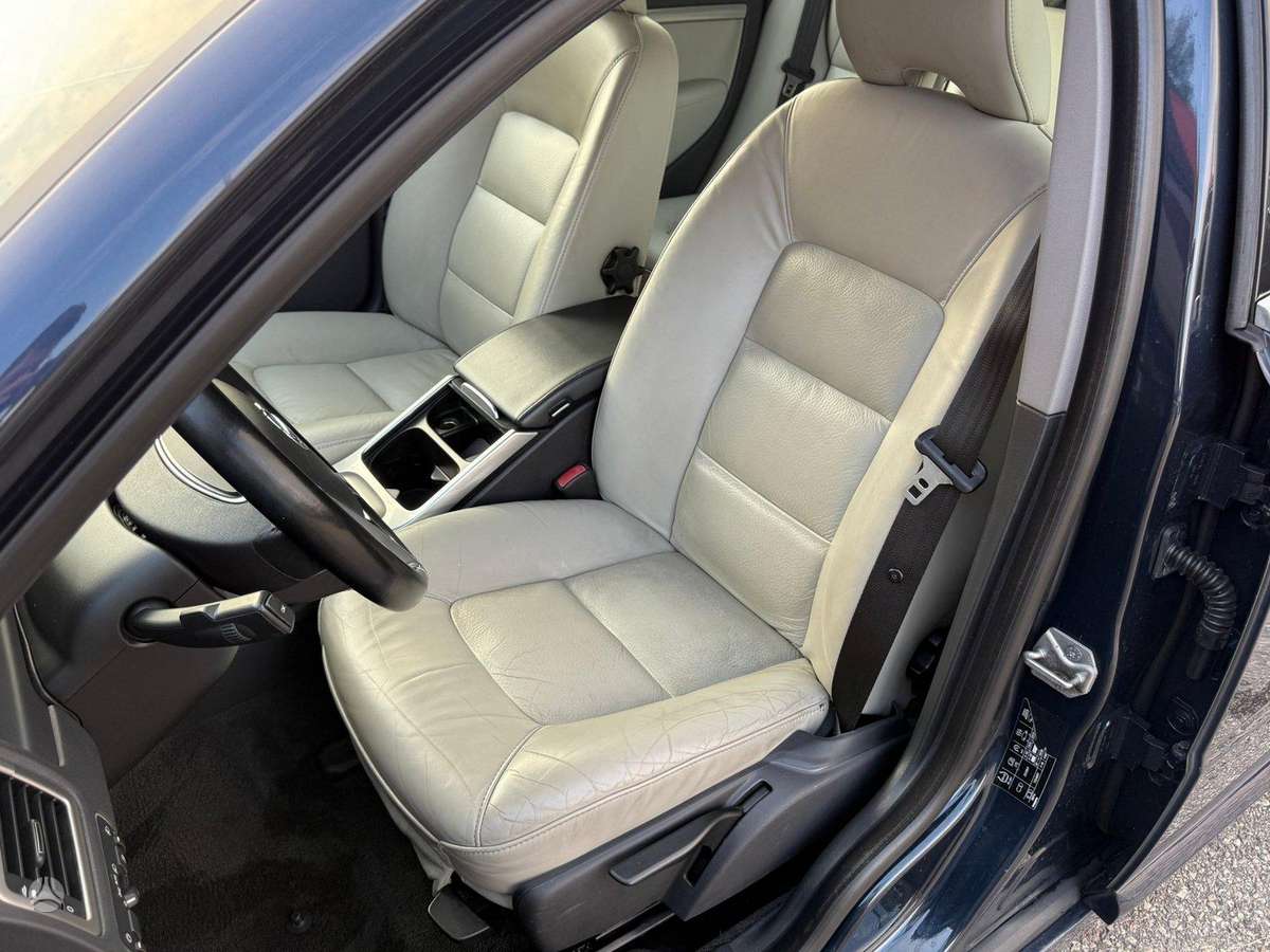 Volvo V70 2014 — photo 10