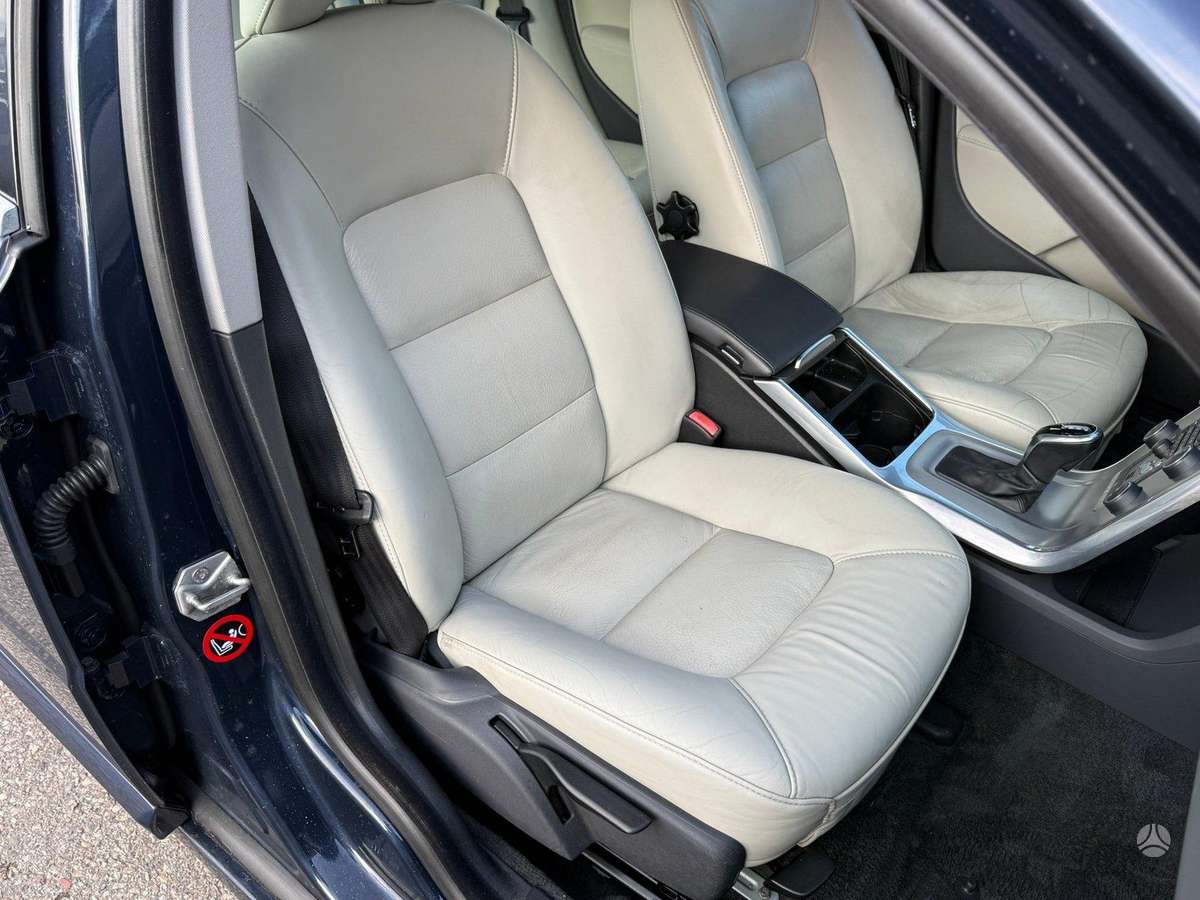 Volvo V70 2014 — photo 15