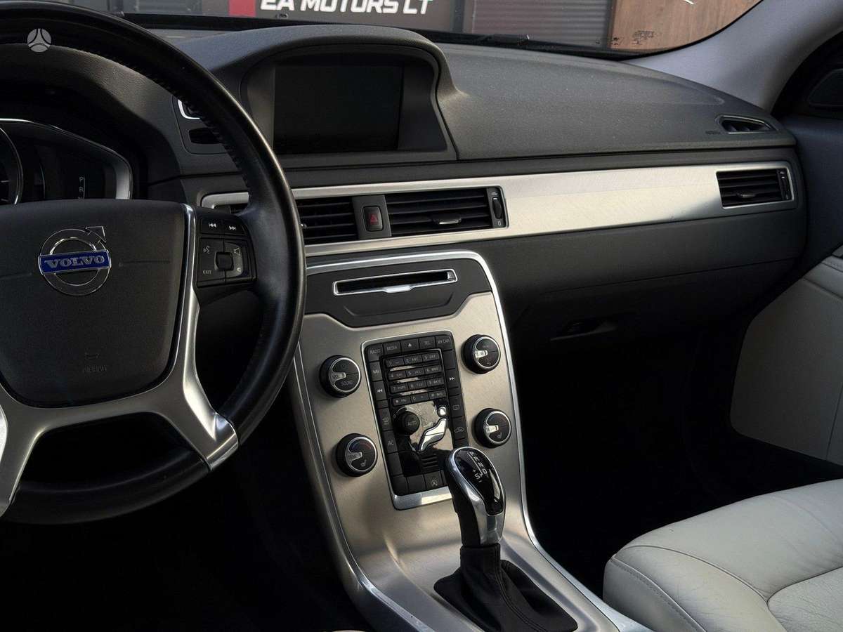 Volvo V70 2014 — photo 16