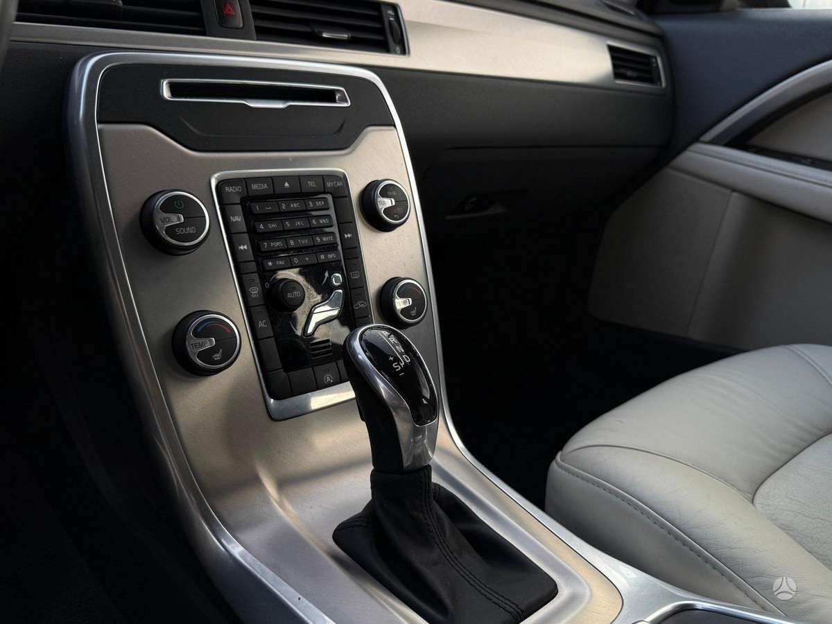 Volvo V70 2014 — photo 18