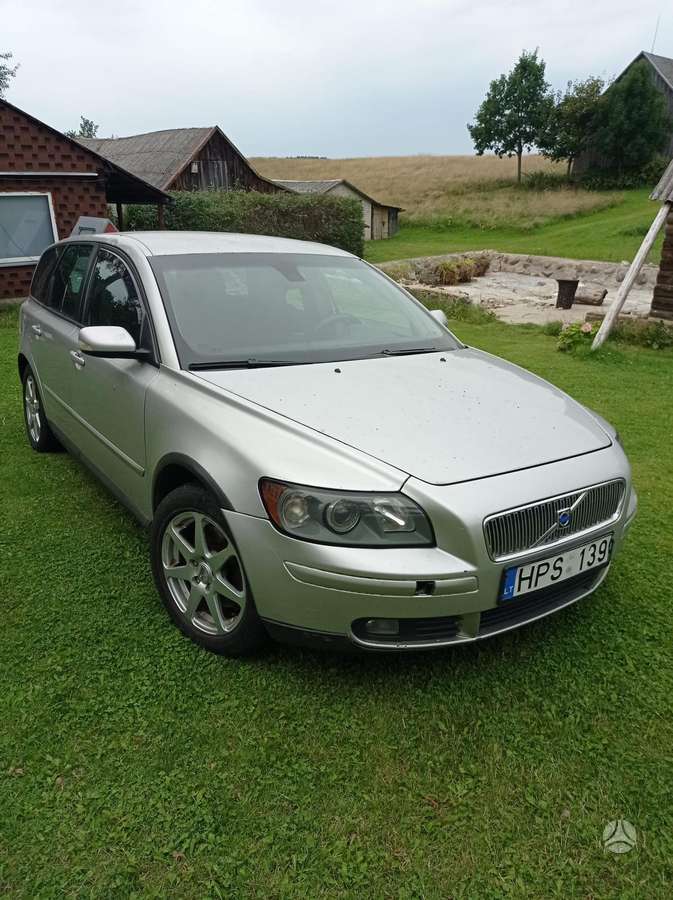 Volvo V50 2005 — rear view