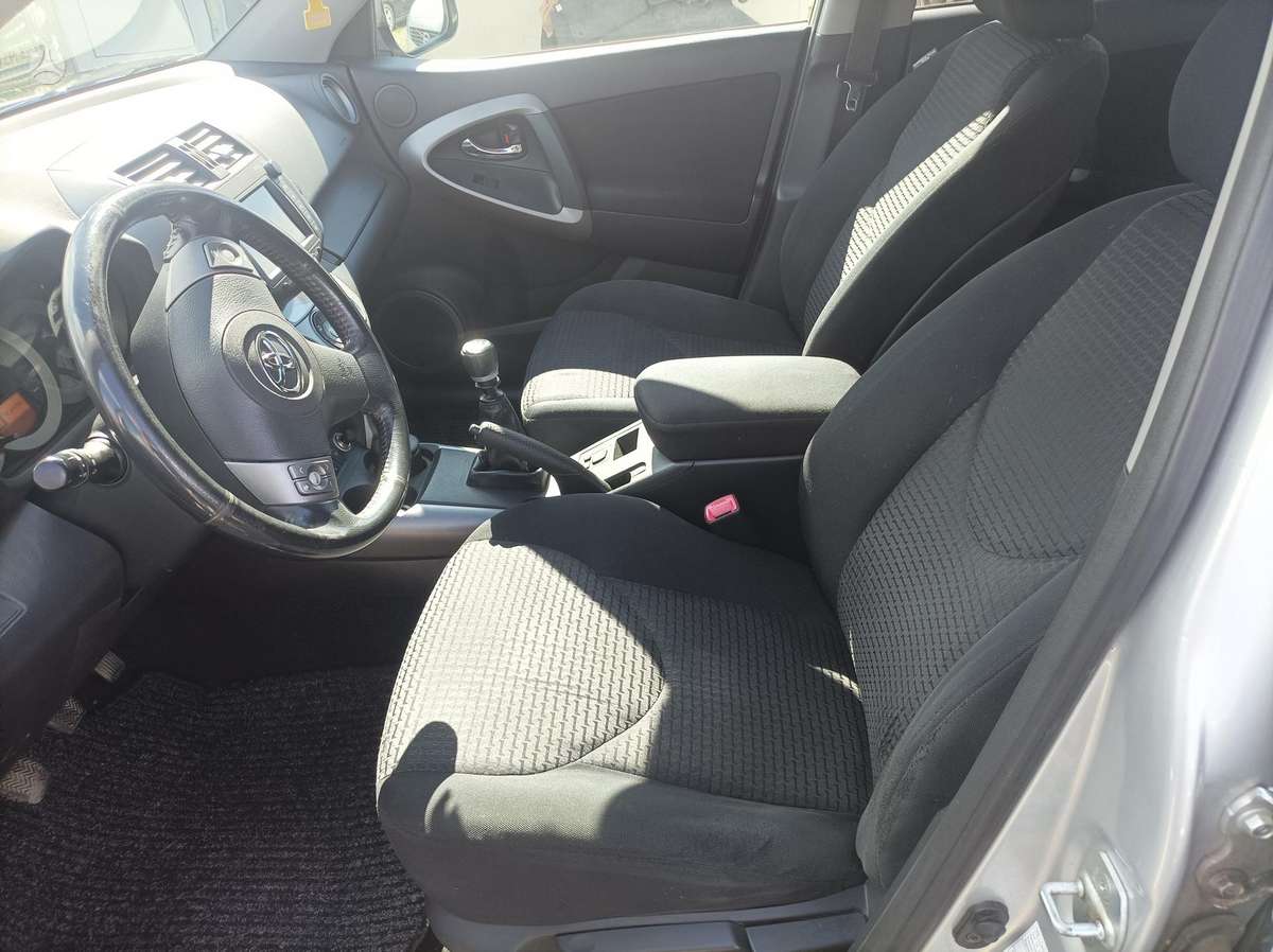 Toyota RAV4 2009 — photo 13