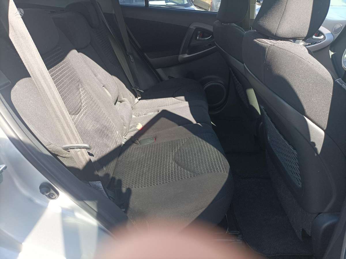 Toyota RAV4 2009 — photo 16