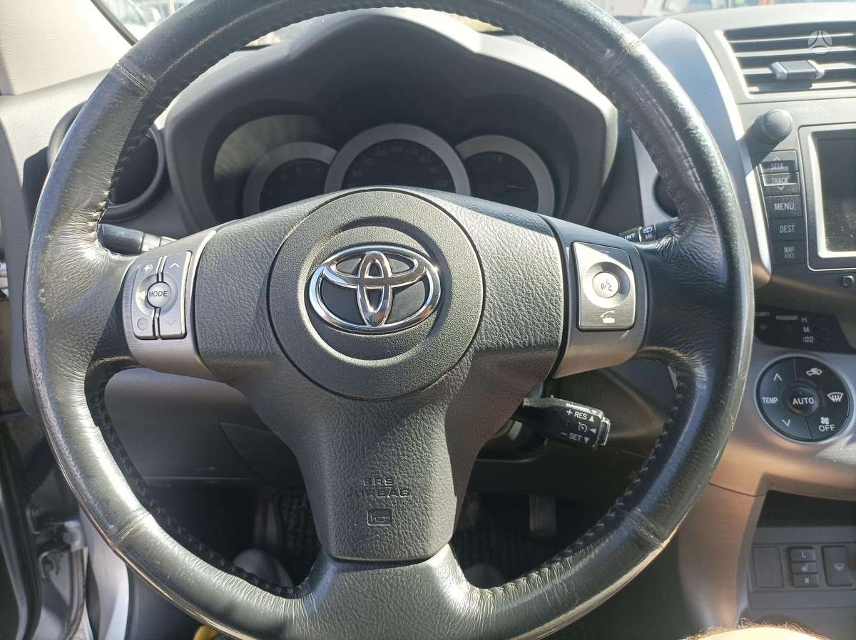 Toyota RAV4 2009 — photo 17
