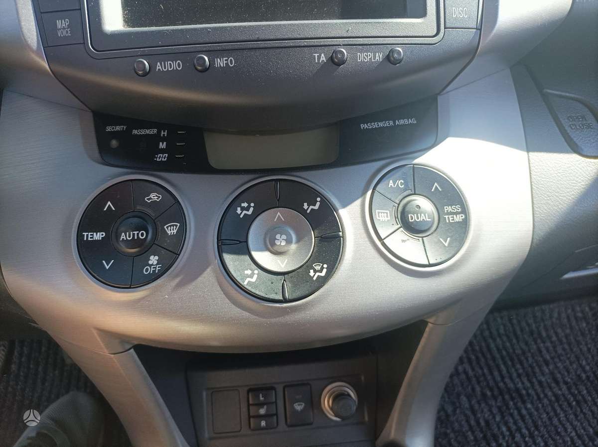 Toyota RAV4 2009 — photo 19