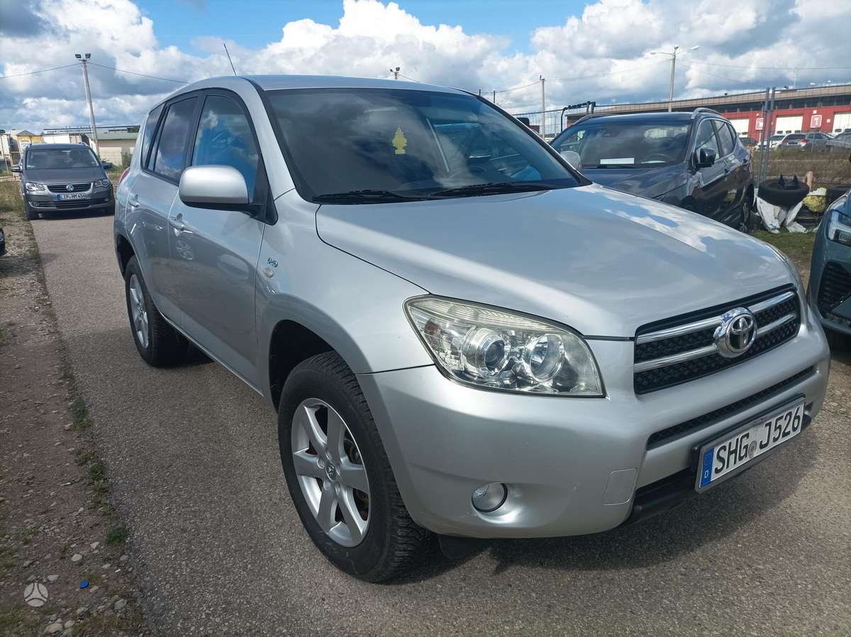 Toyota RAV4 2009 — rear view