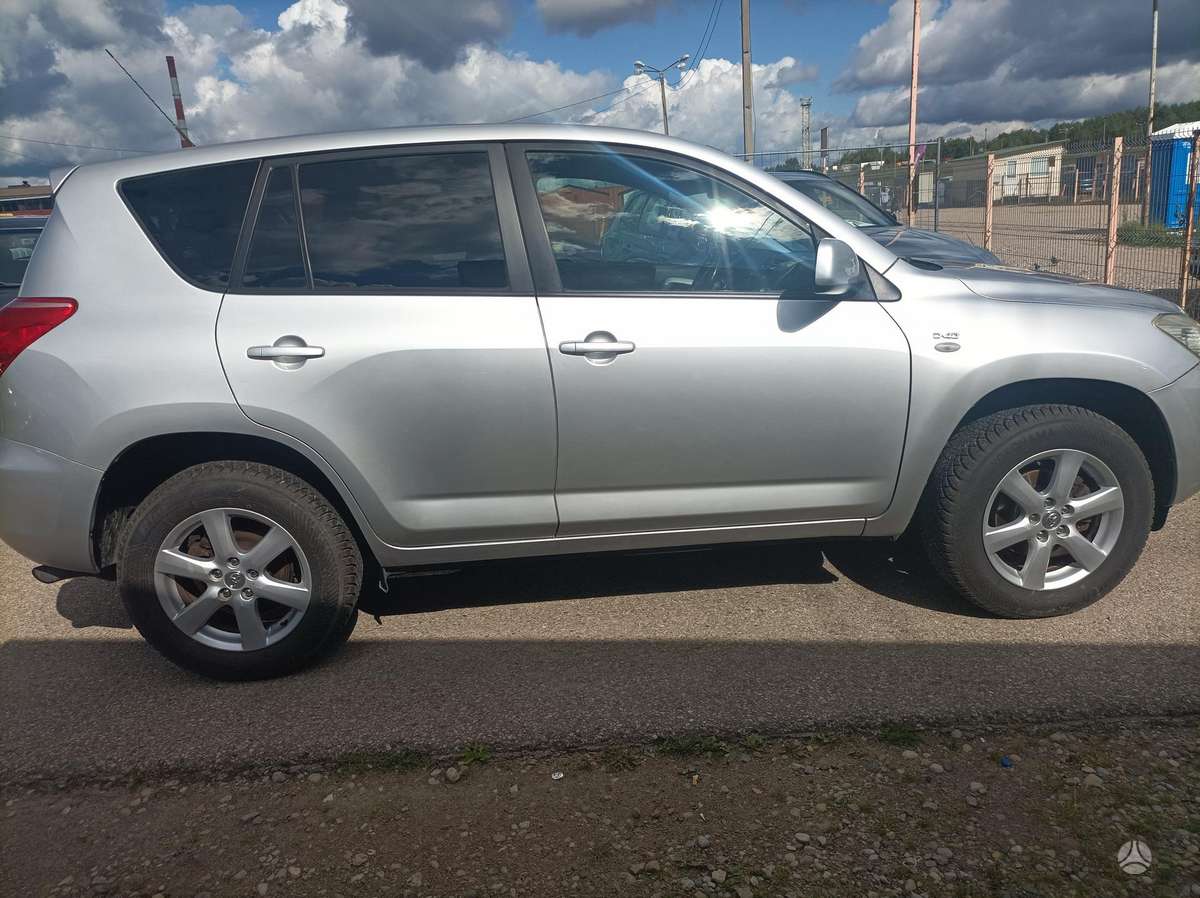 Toyota RAV4 2009 — engine 2200 cm³, 150 HP (110kW)