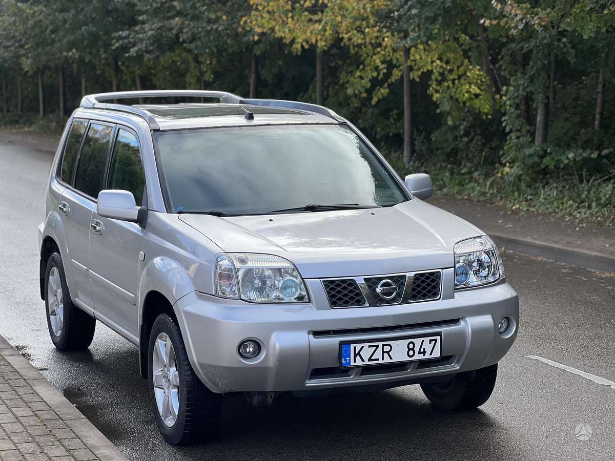 Nissan X-Trail 2006 — rear view