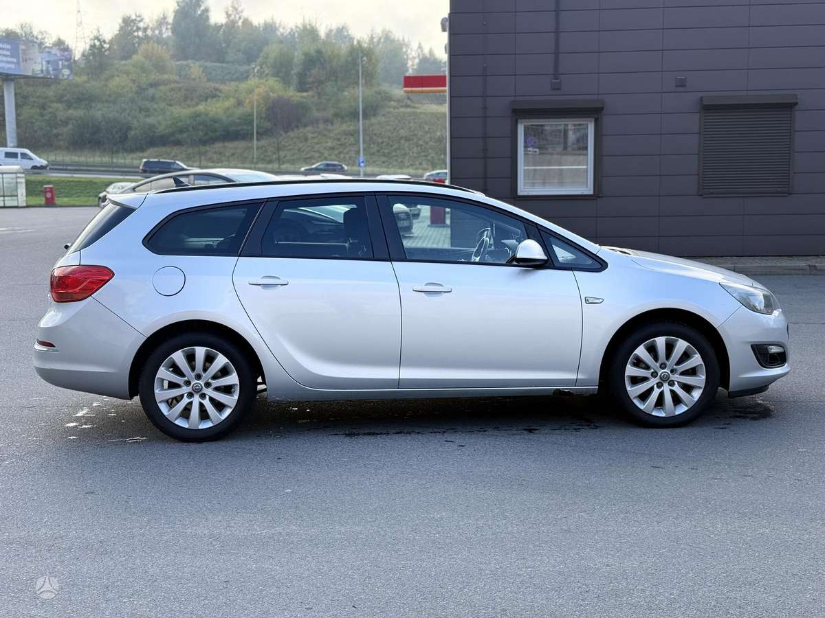 Opel Astra 2015 — photo 11