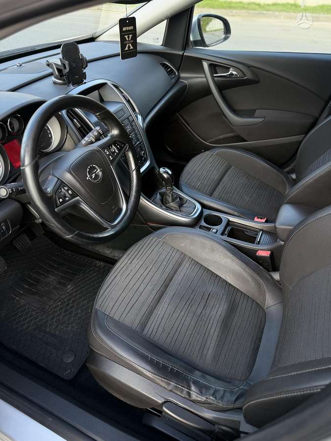 Opel Astra 2015 — photo 17