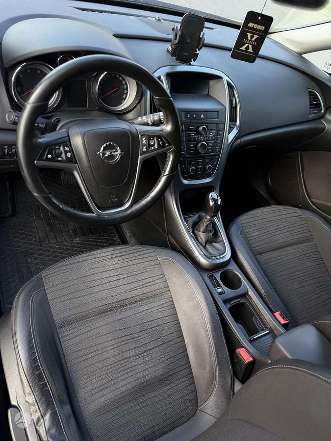 Opel Astra 2015 — photo 18