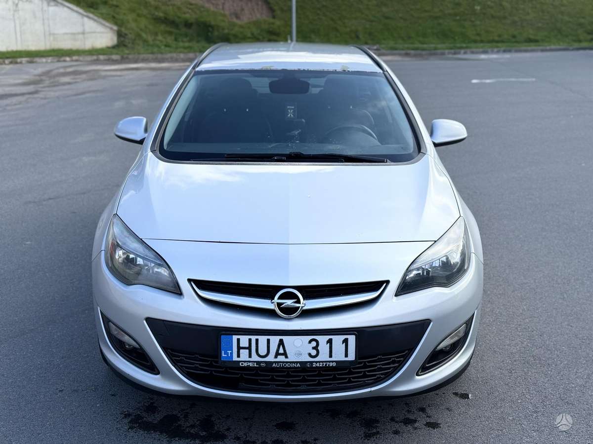 Opel Astra 2015 — interior