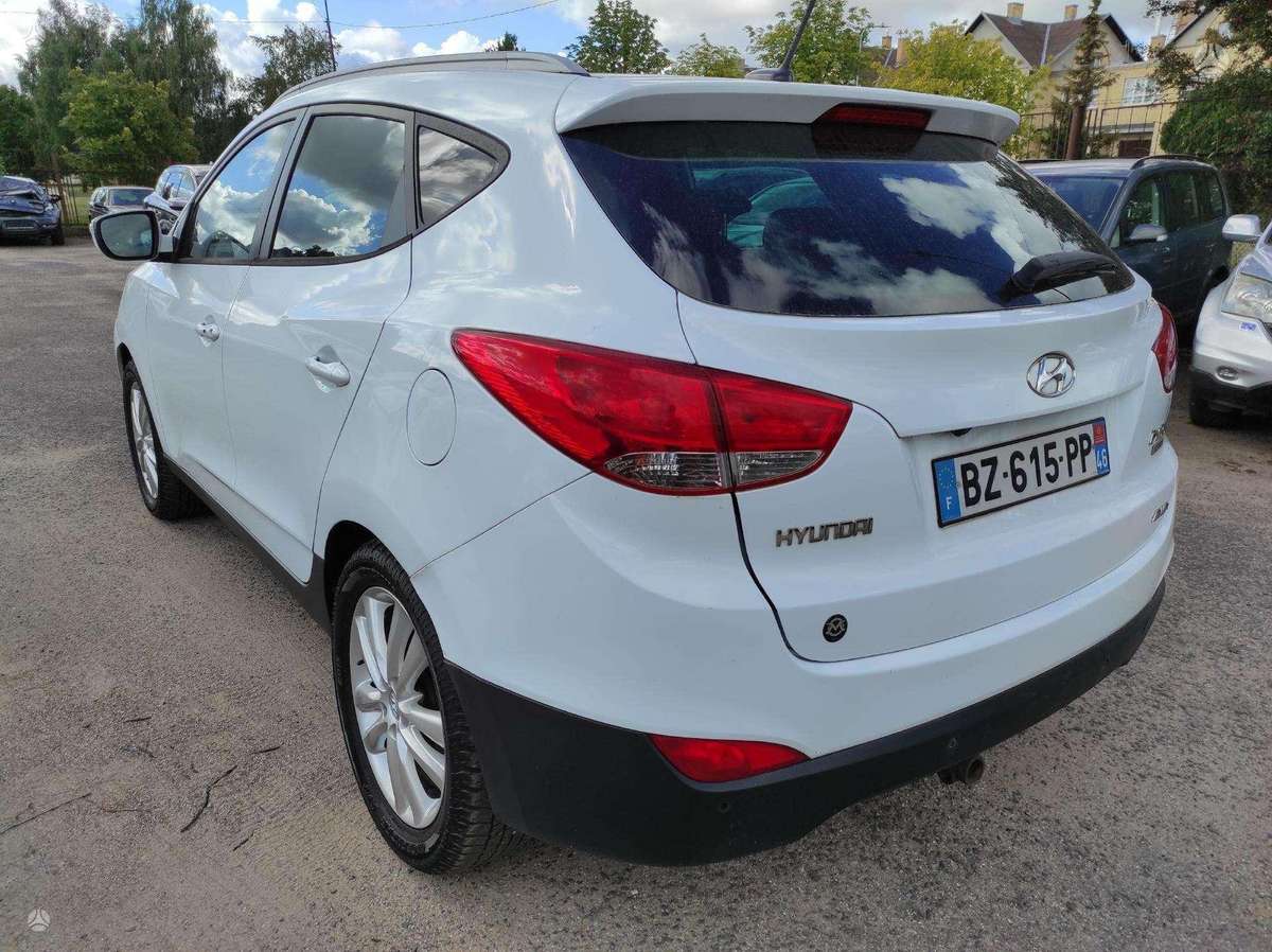 Hyundai ix35 2011 — photo 11