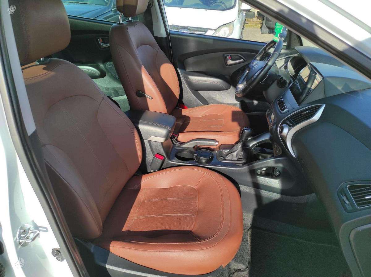 Hyundai ix35 2011 — photo 13