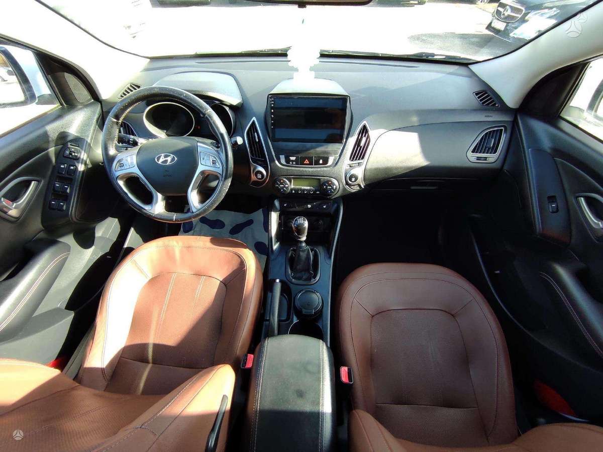 Hyundai ix35 2011 — photo 17