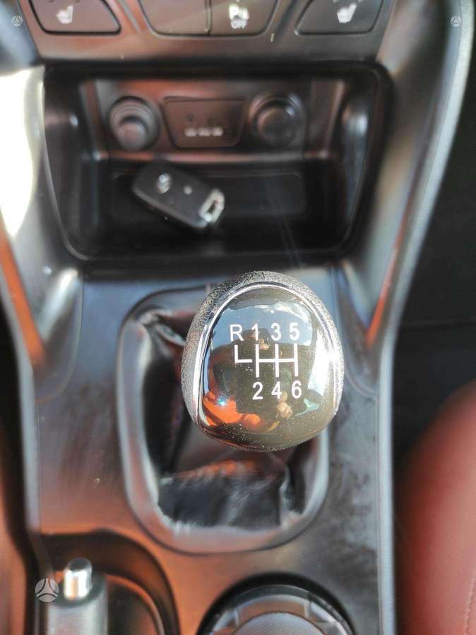 Hyundai ix35 2011 — photo 23