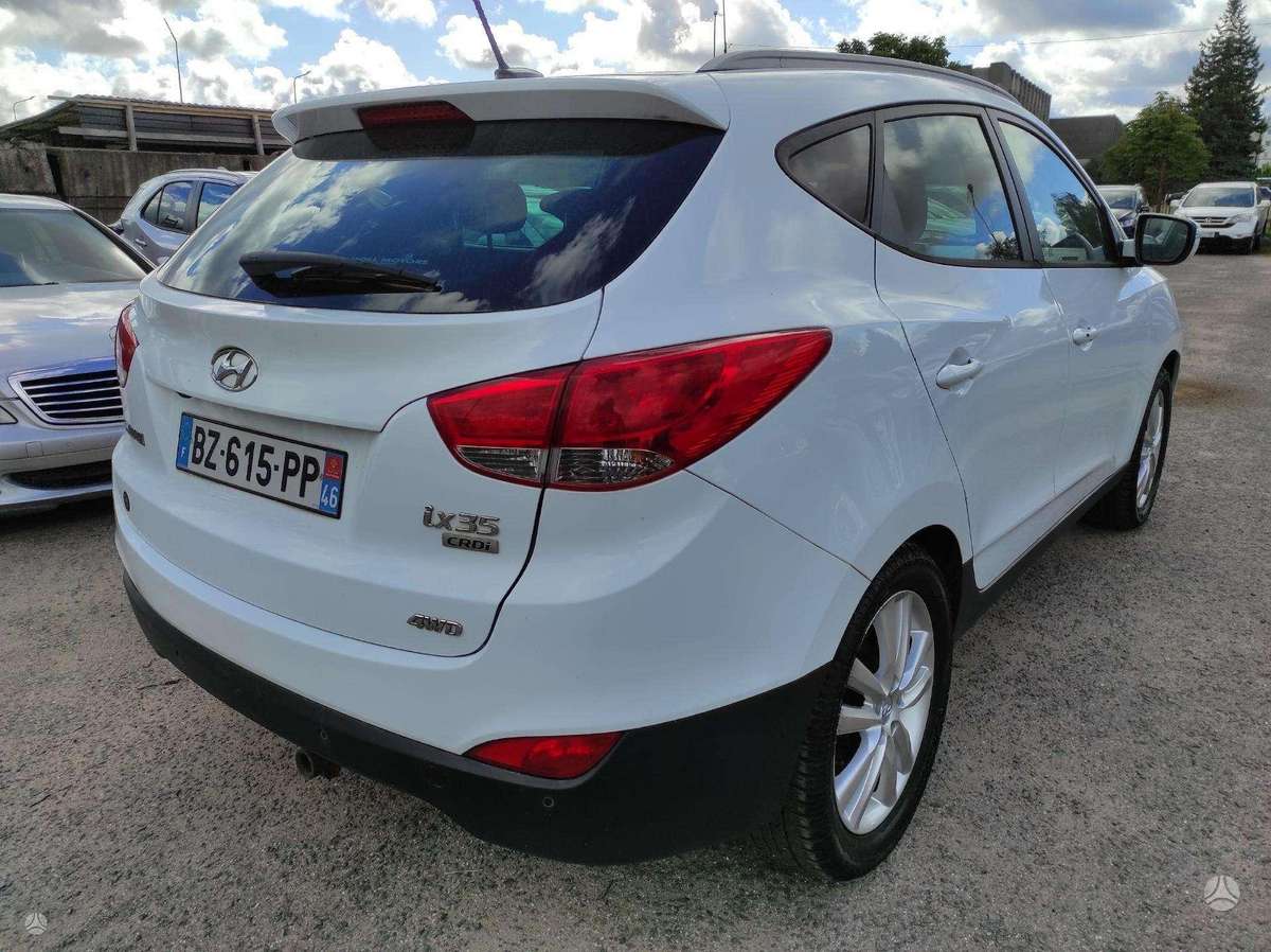 Hyundai ix35 2011 — photo 9