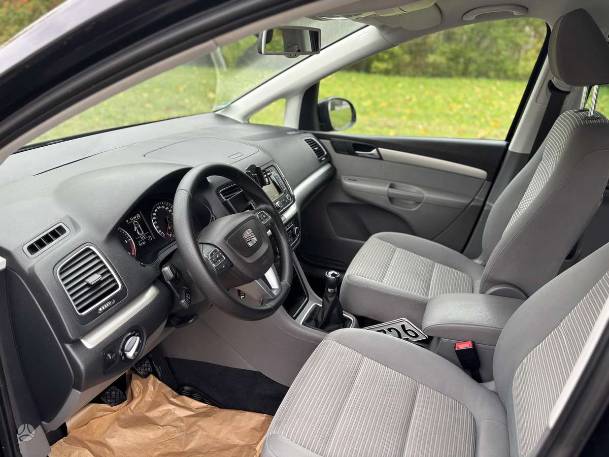Seat Alhambra 2011 — photo 10