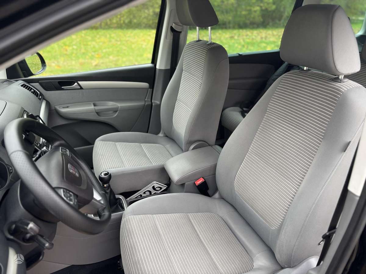 Seat Alhambra 2011 — photo 11