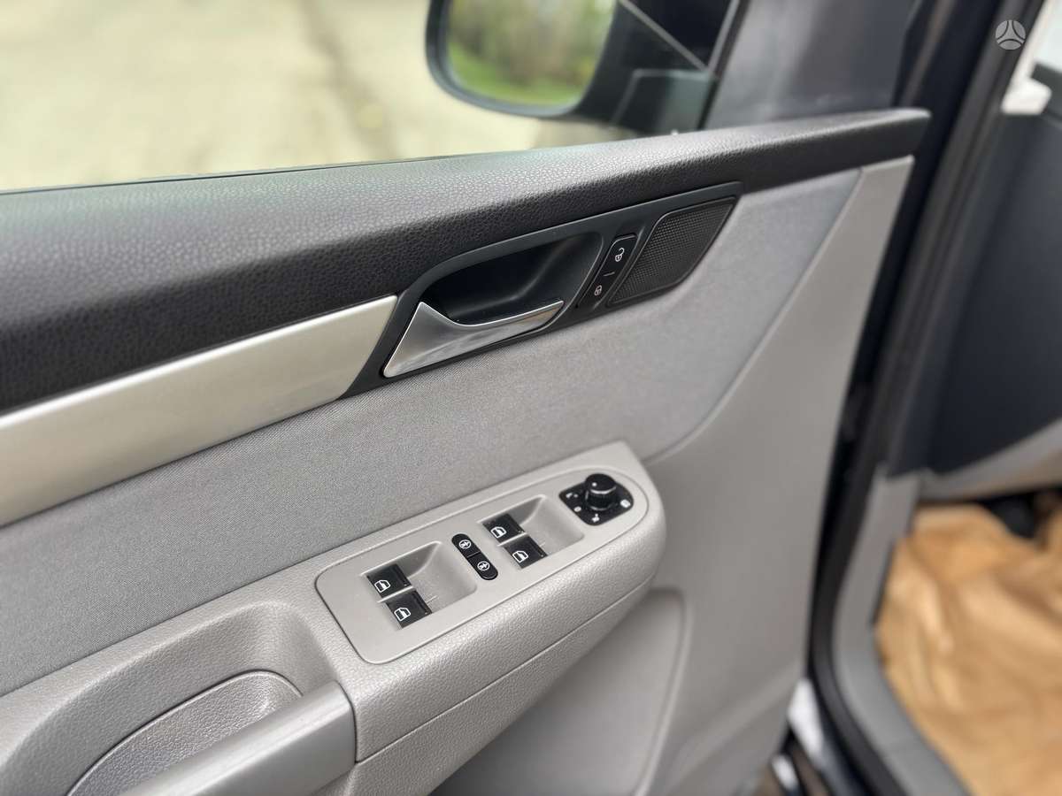 Seat Alhambra 2011 — photo 12