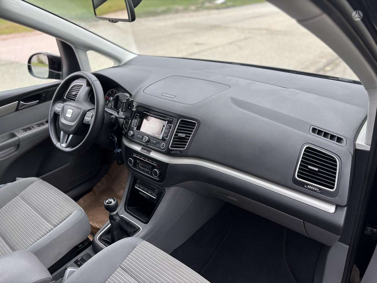 Seat Alhambra 2011 — photo 8