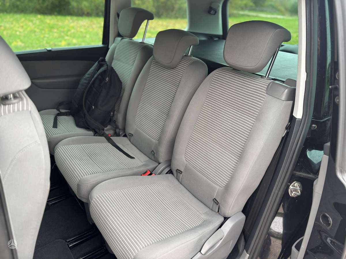 Seat Alhambra 2011 — photo 9