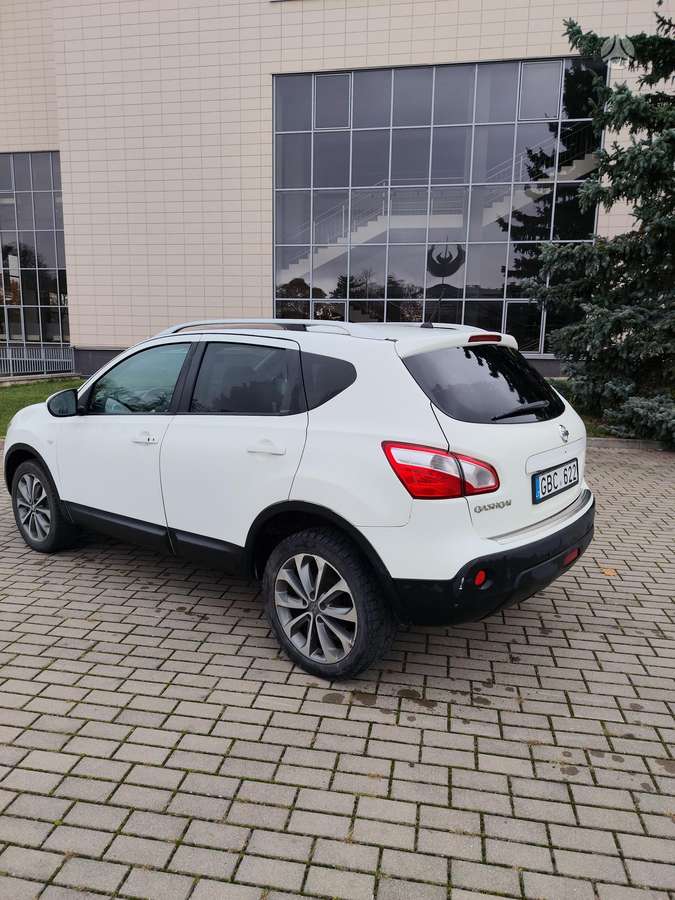Nissan Qashqai 2011 — engine 1995 cm³, 150 HP (110kW)