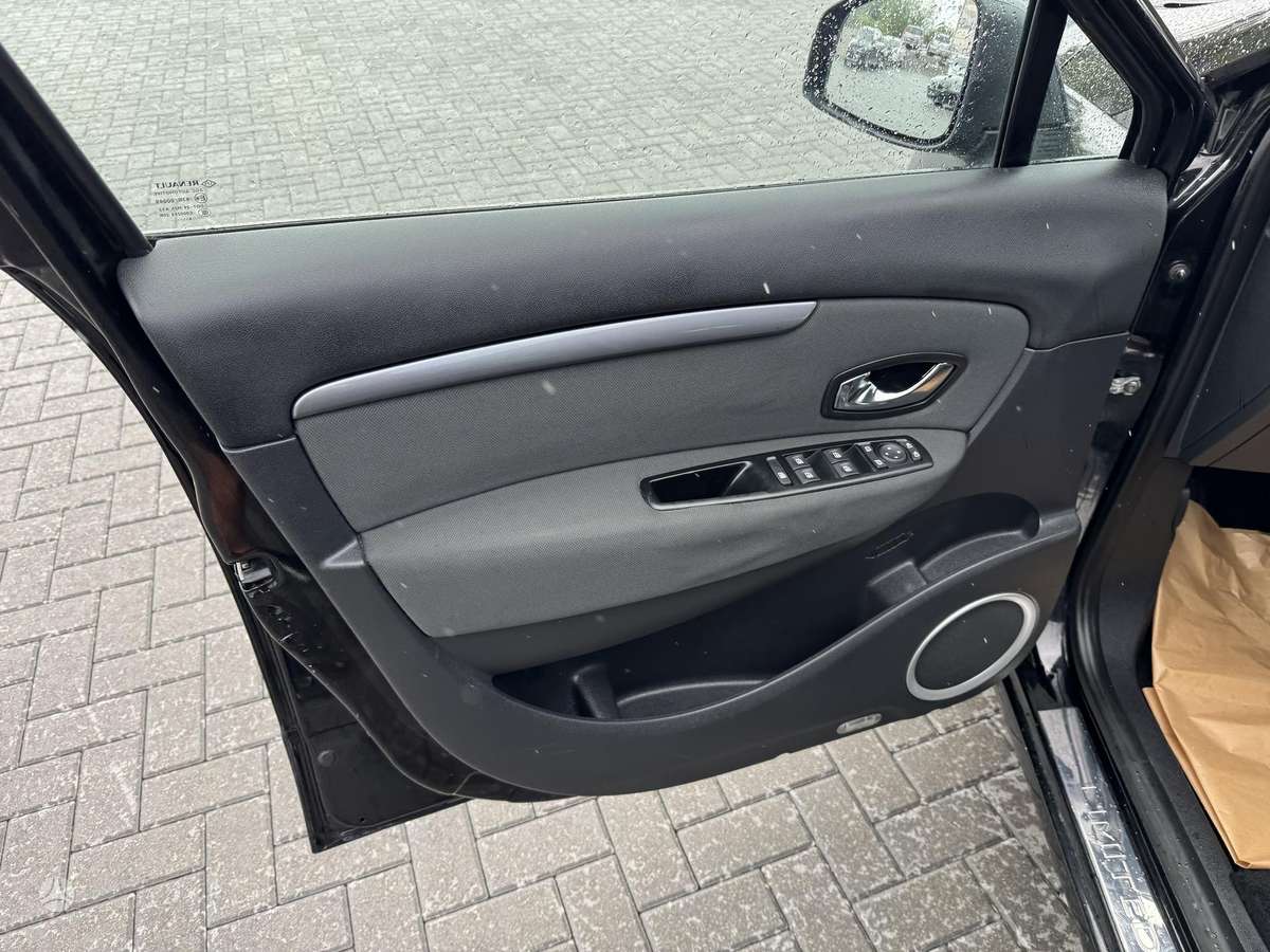 Renault Scenic 2015 — photo 15