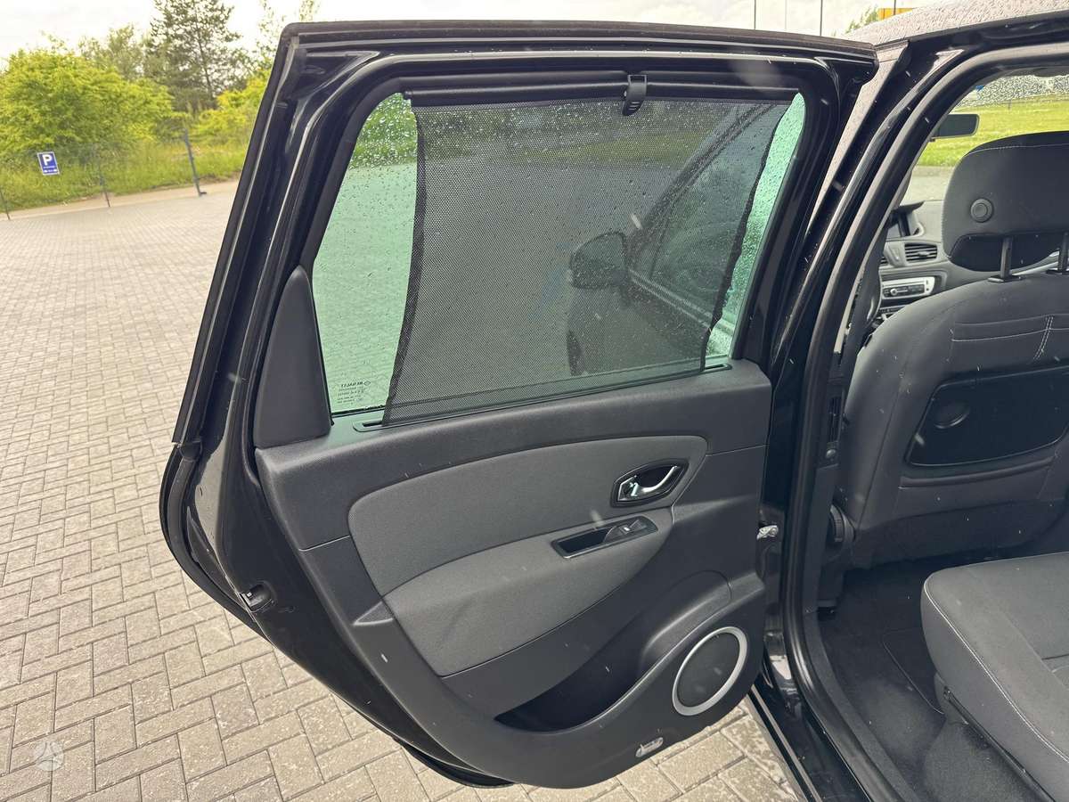 Renault Scenic 2015 — photo 17
