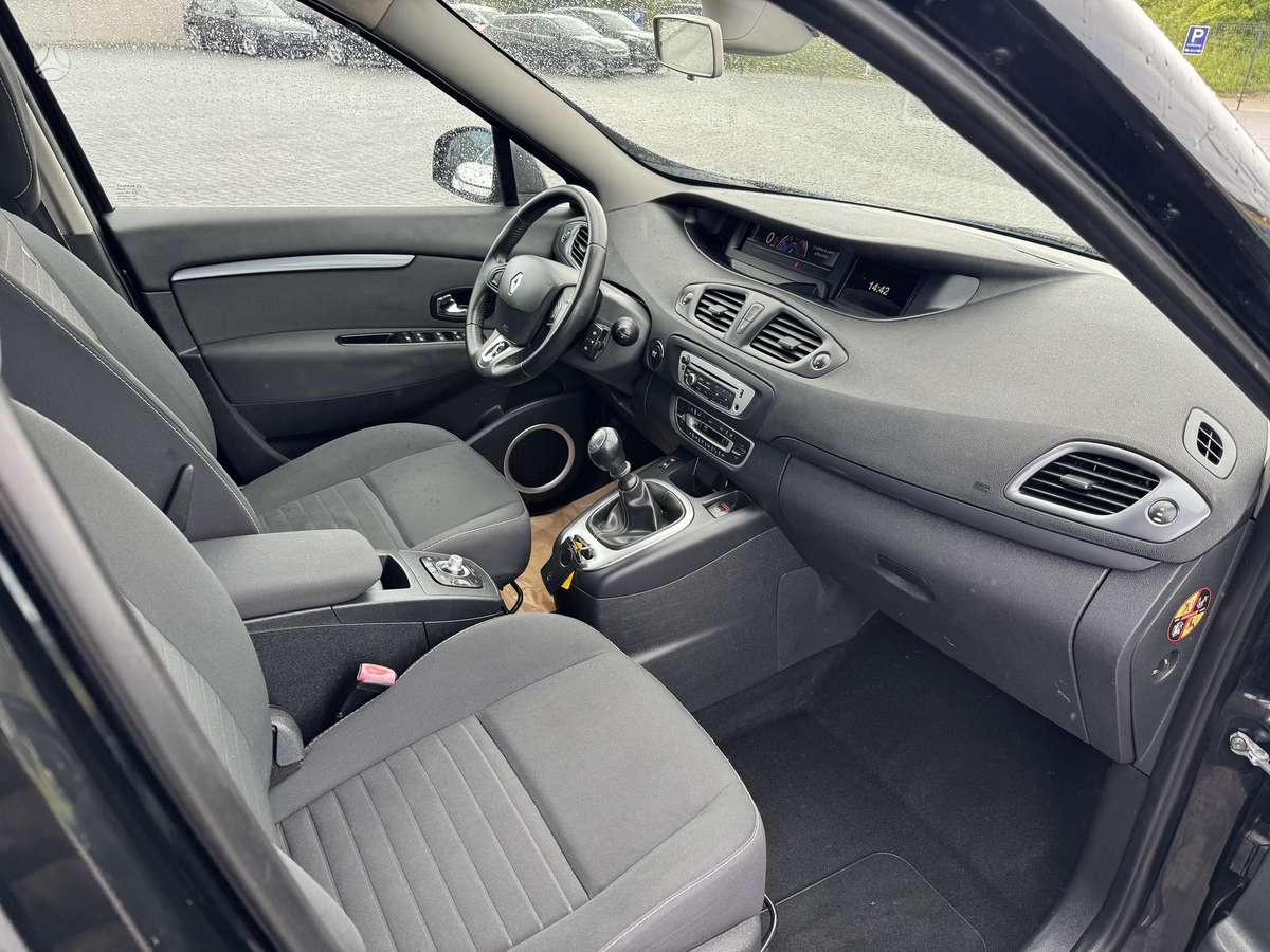 Renault Scenic 2015 — photo 21