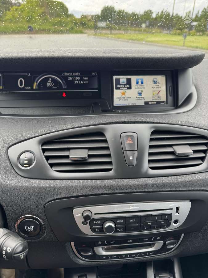 Renault Scenic 2015 — photo 31