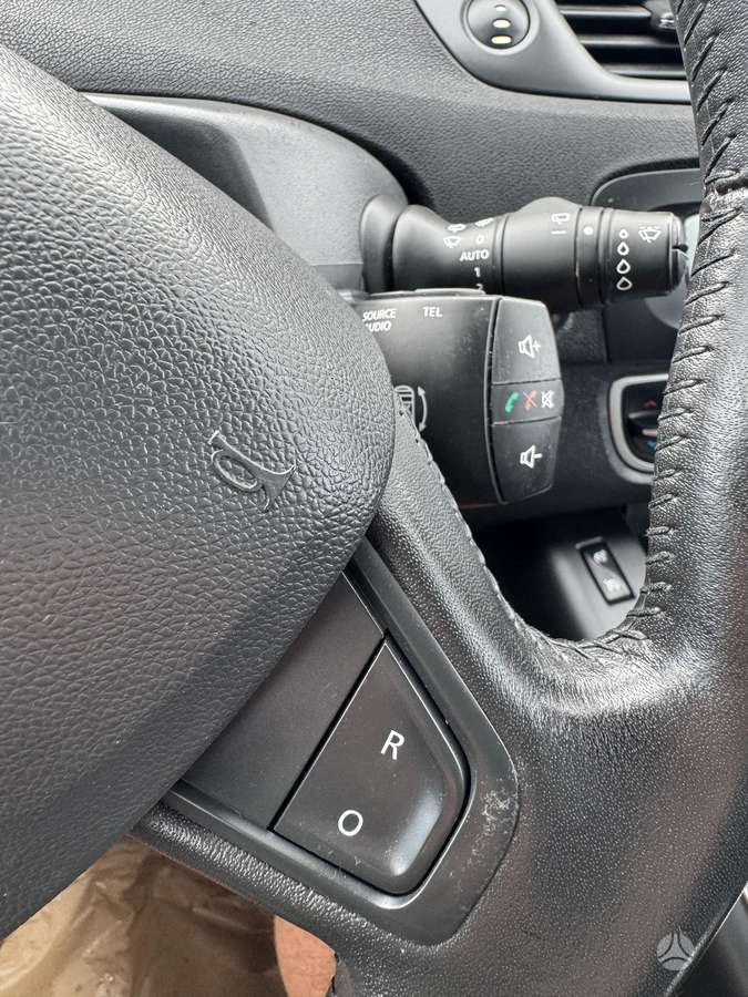 Renault Scenic 2015 — photo 33