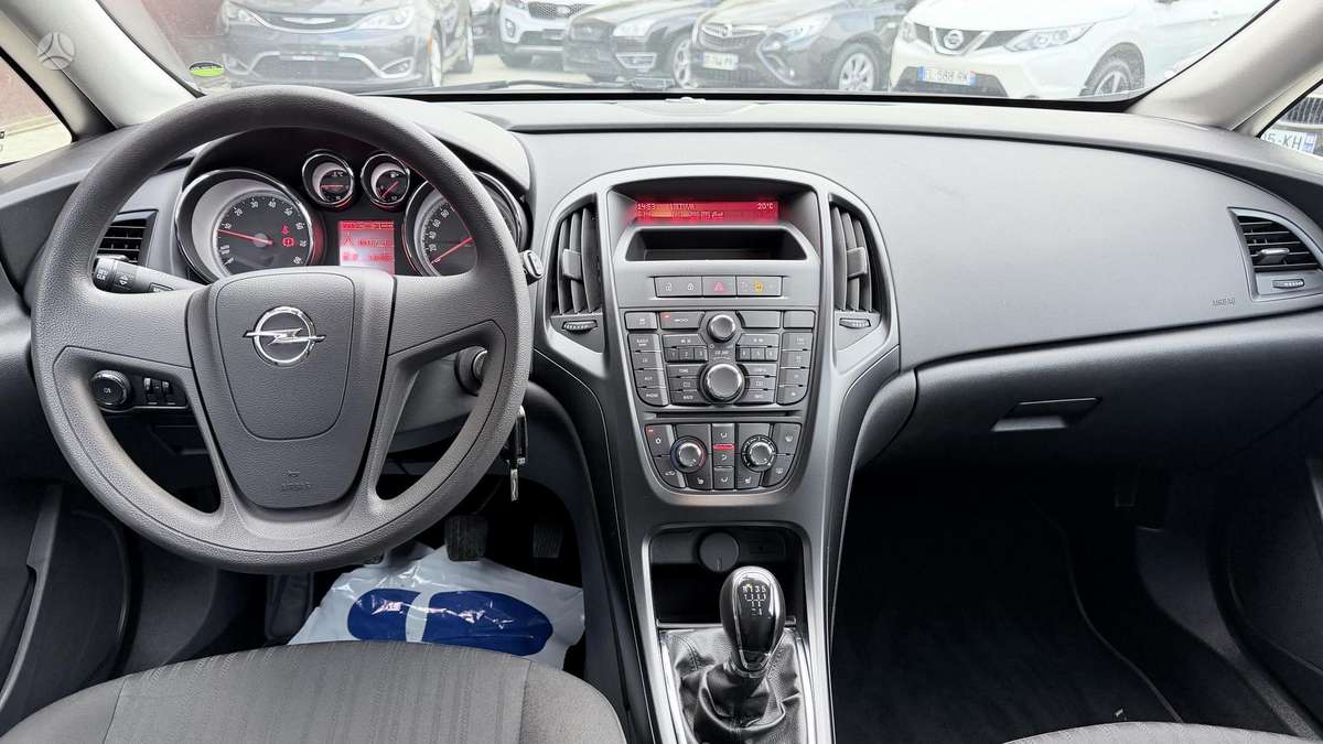 Opel Astra 2015 — photo 10