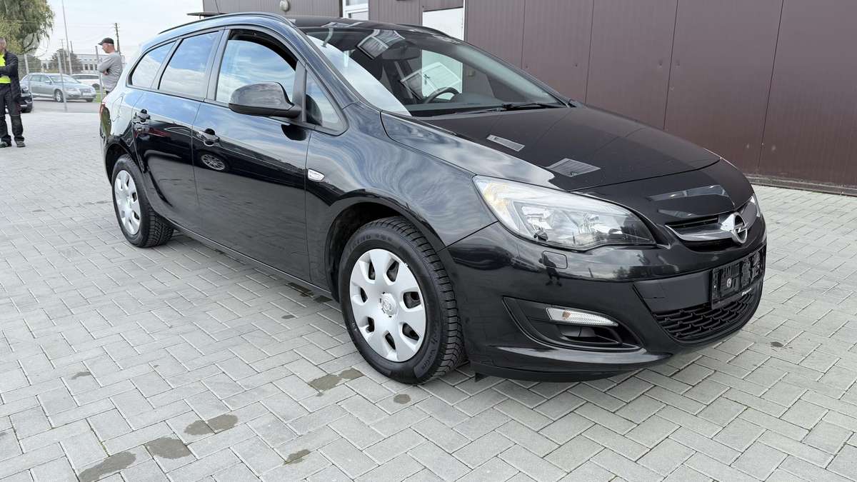 Opel Astra 2015 — interior