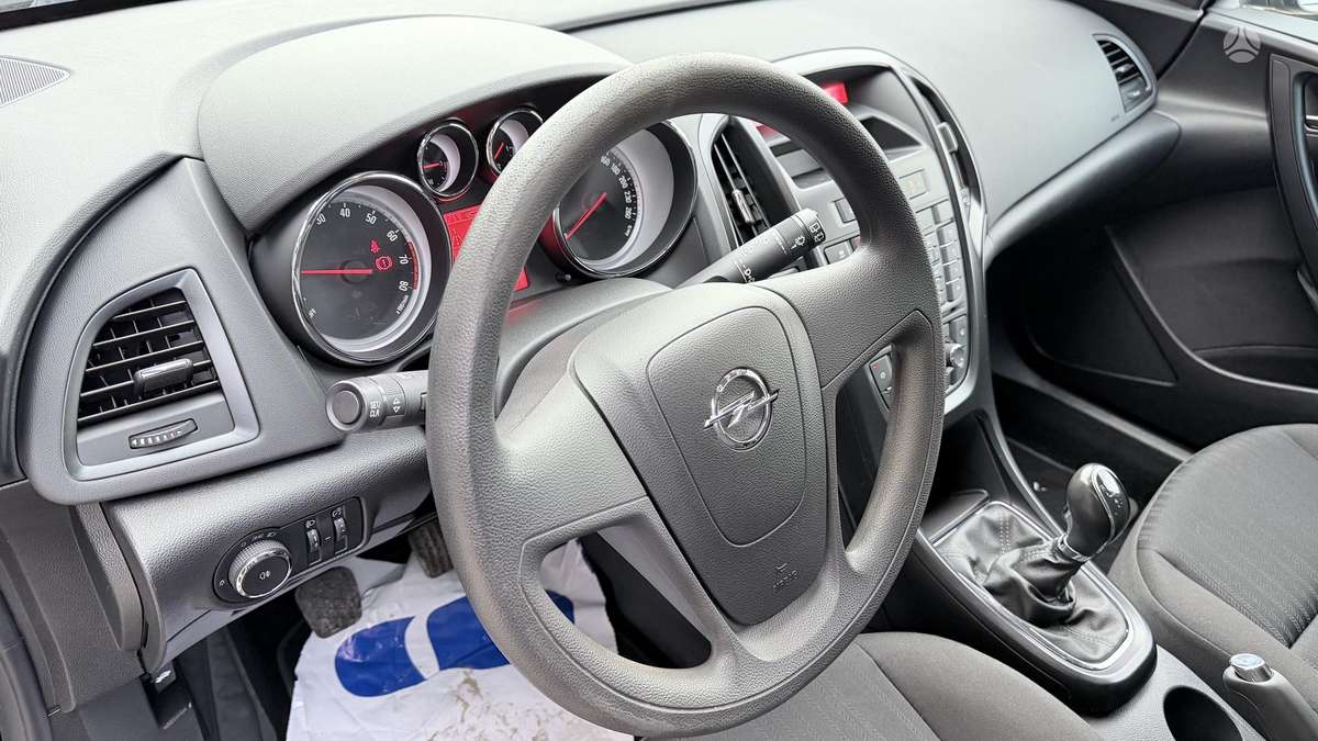 Opel Astra 2015 — photo 9