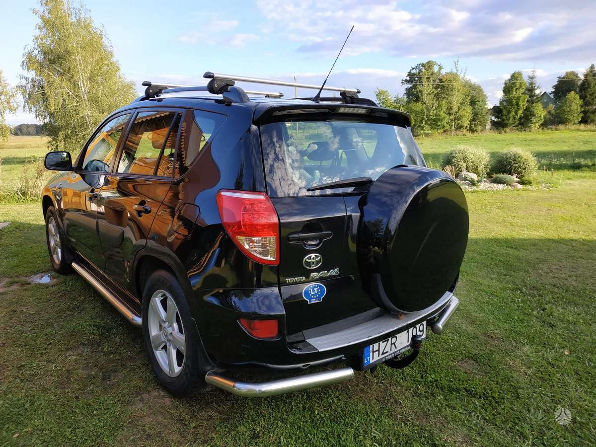 Toyota RAV4 2007 — rear view