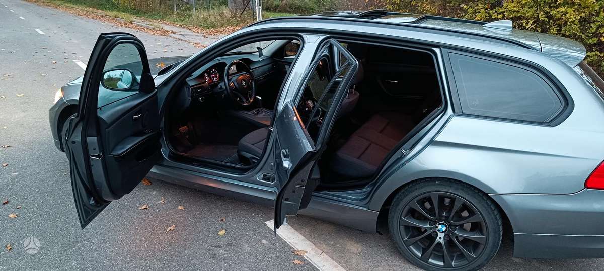 BMW 320 2010 — photo 10