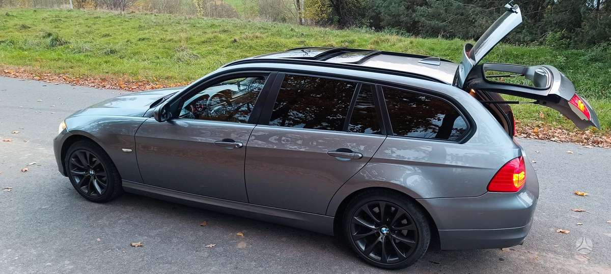 BMW 320 2010 — photo 11