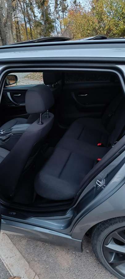 BMW 320 2010 — photo 13