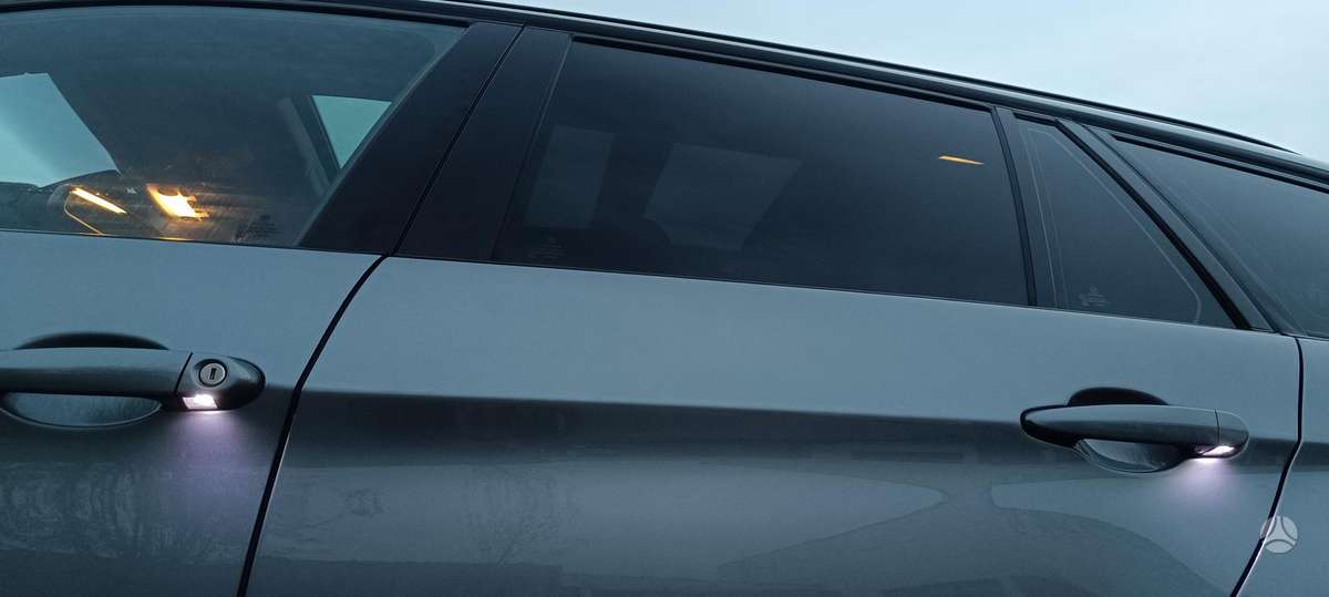 BMW 320 2010 — photo 20