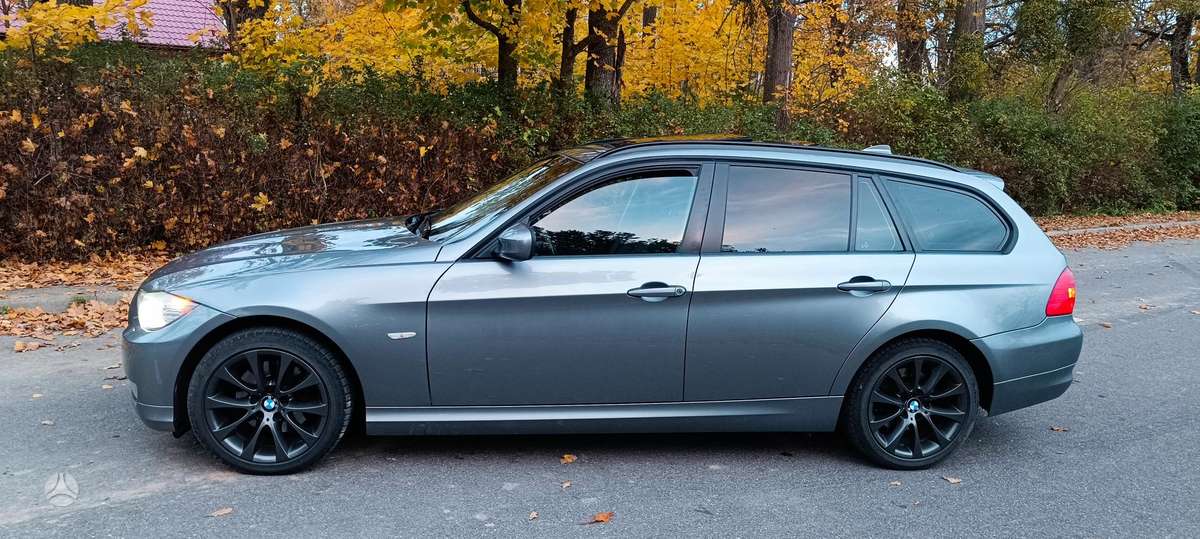 BMW 320 2010 — photo 6