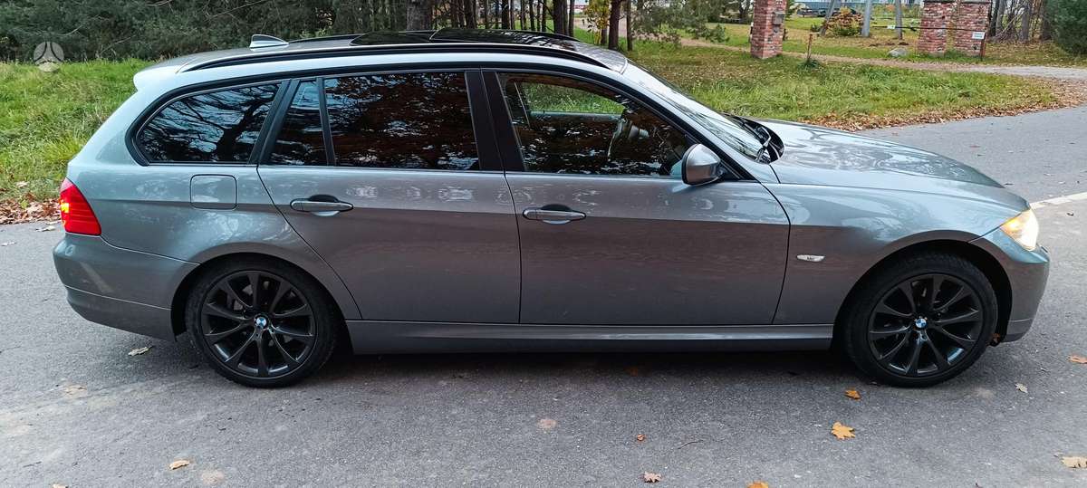 BMW 320 2010 — photo 7