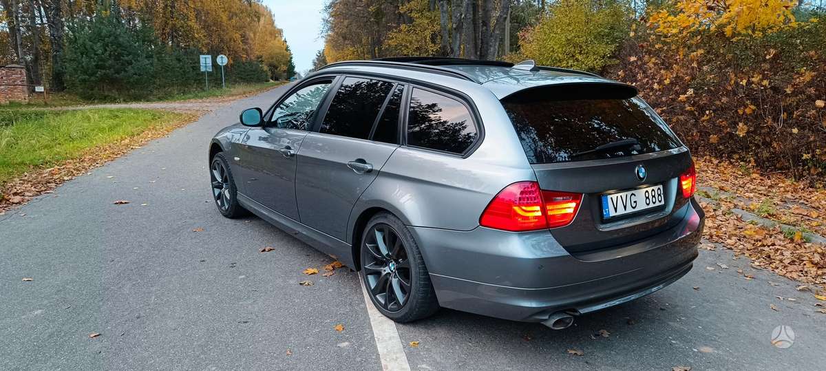 BMW 320 2010 — photo 8
